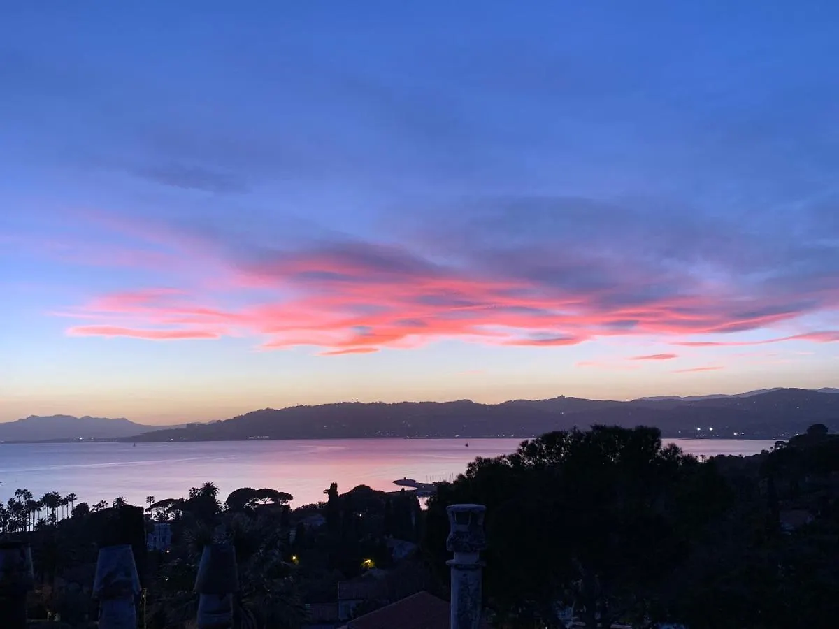 magnifique 2 pièces vue mer Antibes France